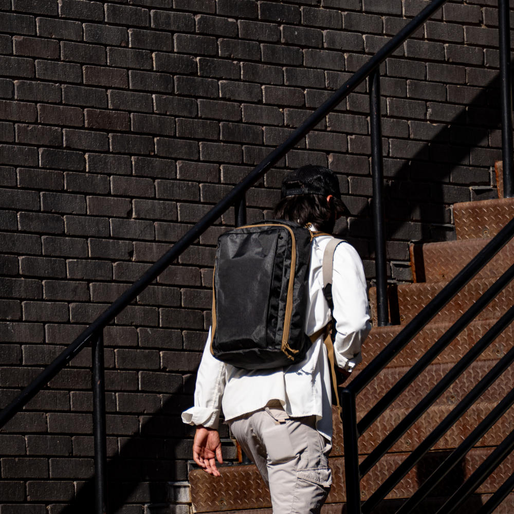 Traveler wears Ultra Node on elevator